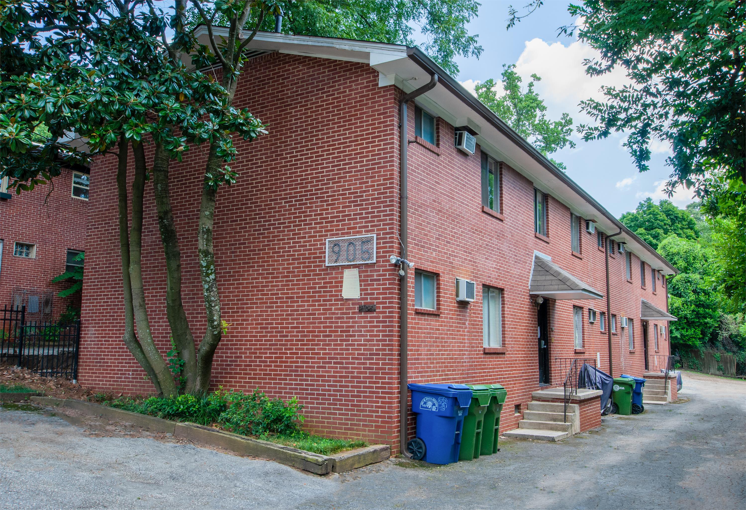 905 Greenwood Ave - 2