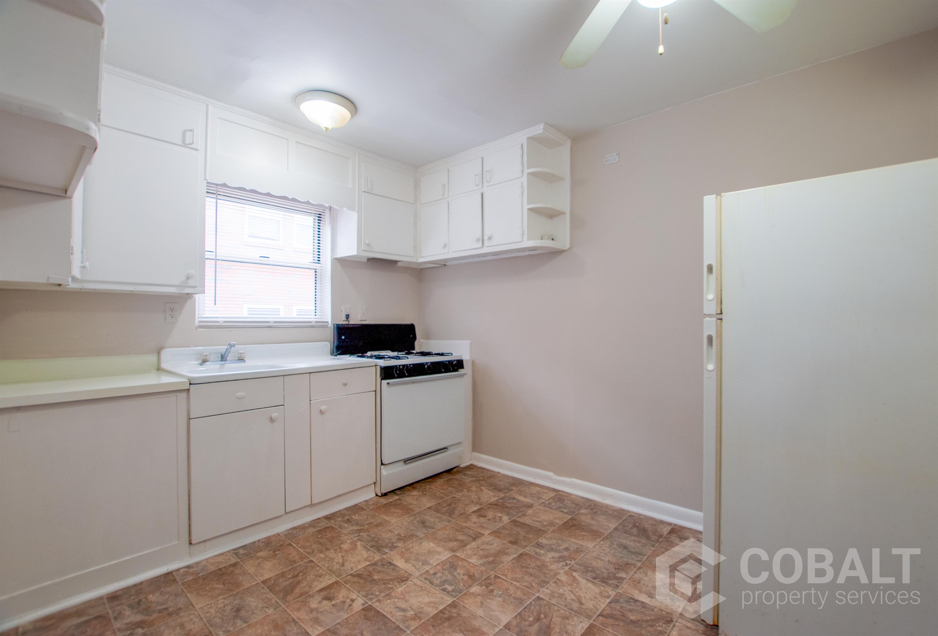 944 St. Charles Ave NE - 8