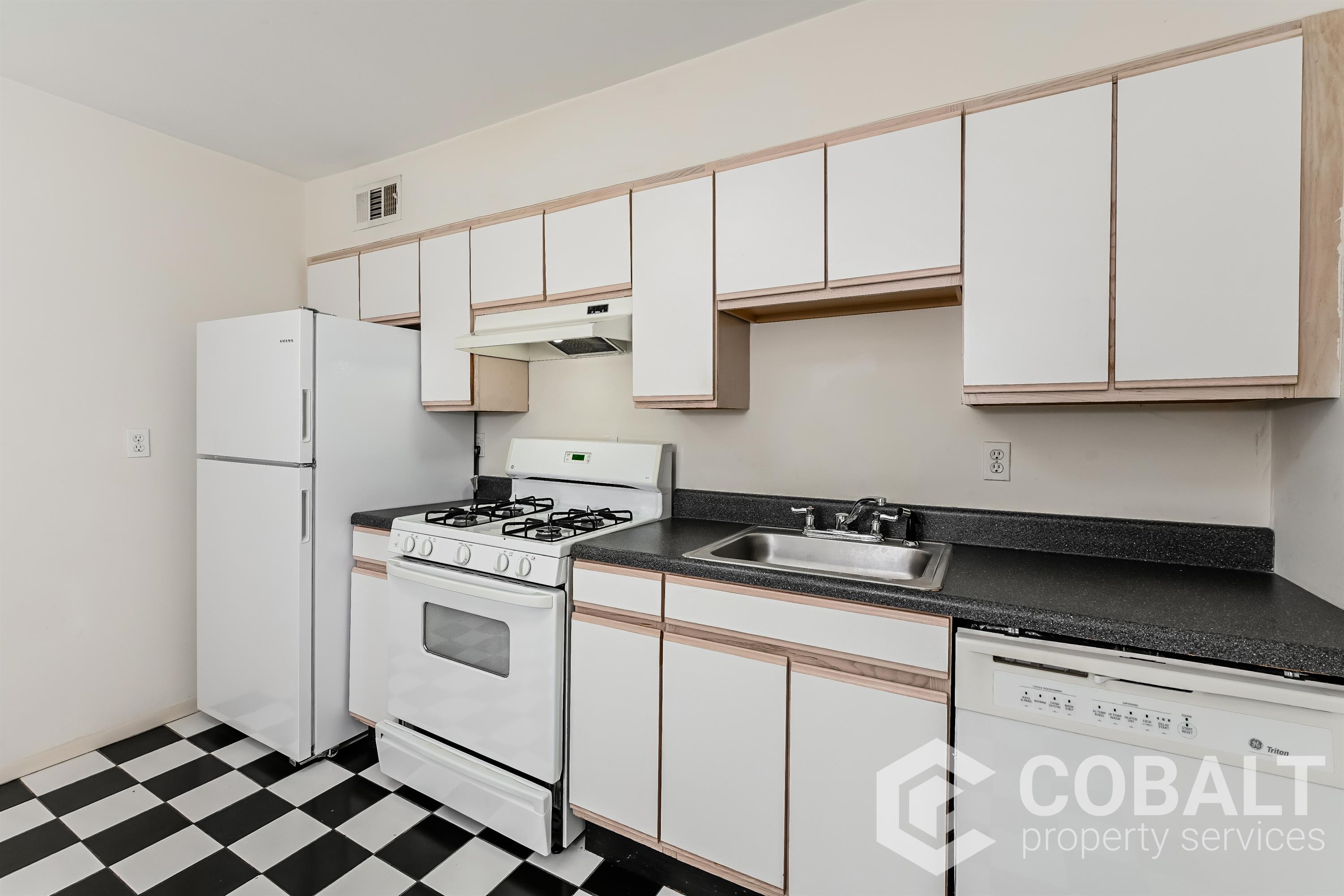 615 Boulevard SE - 3