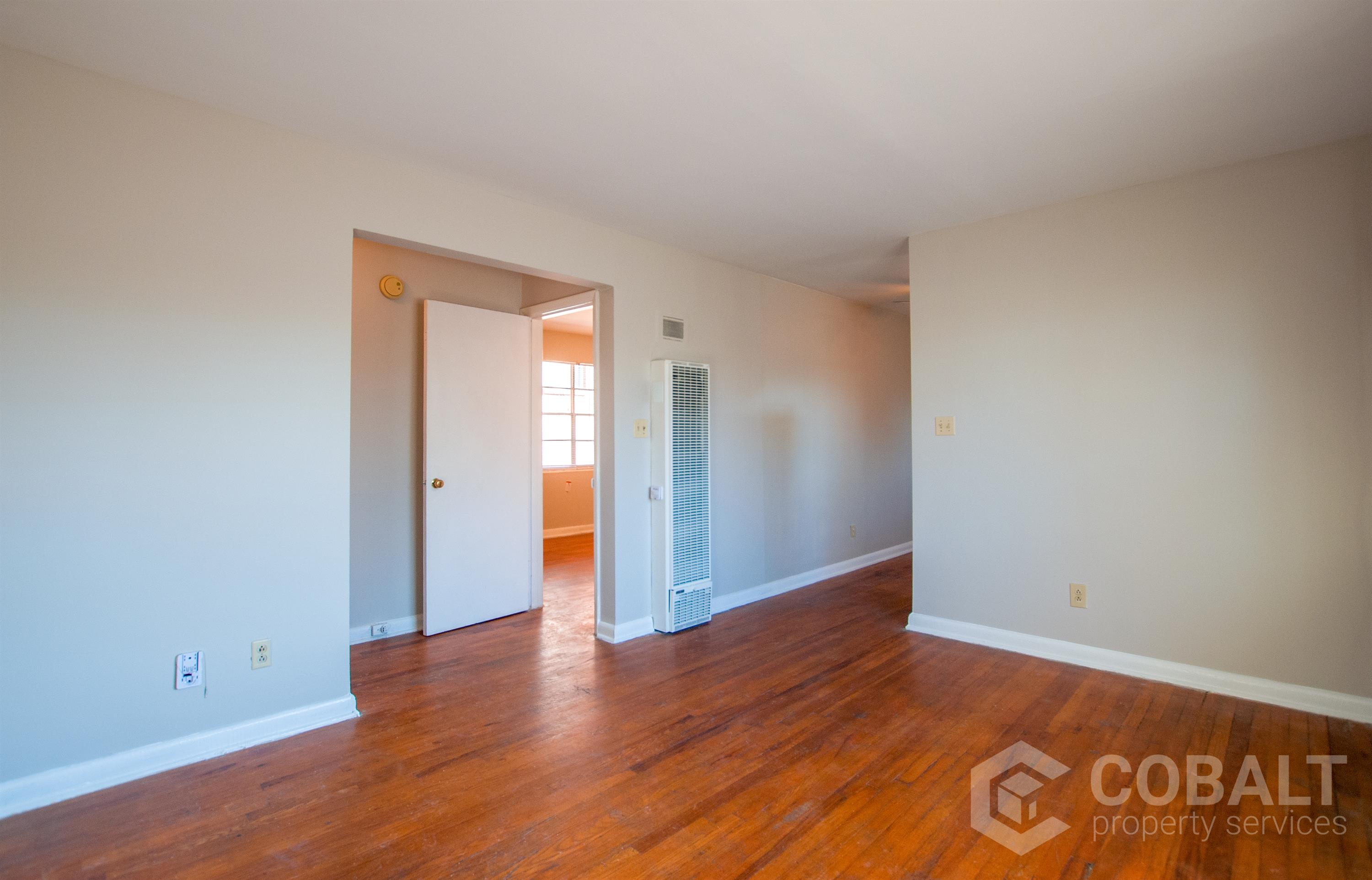 896 Greenwood Ave NE - 5